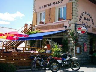 Kolem tto restaurace vedla letos trasa Tour de France.