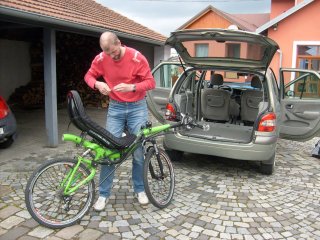 Nejd��v to tro�ku rozmontuju, pak to zase slo��m. Snad. :-)