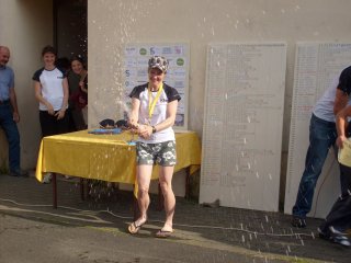 Dok�e tohle va�e pra�ka? :-)
