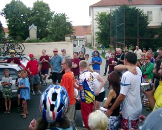 Zaslou�en� potlesky v�em ��astn�k�m, velk� pod�kov�n� organiz�tor�m a jejich pomocn�k�m...