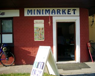 Minimarket - vstup max. 3 osoby.